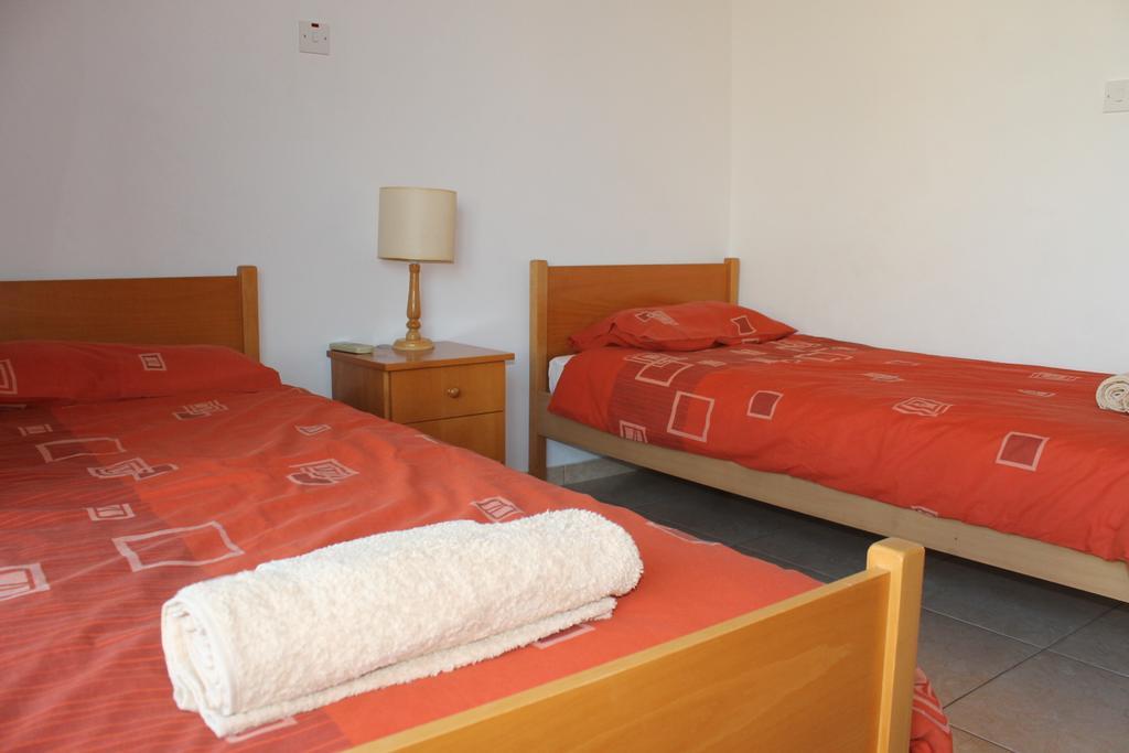 Ferienwohnung Diana Townhouse 2 Paphos Zimmer foto