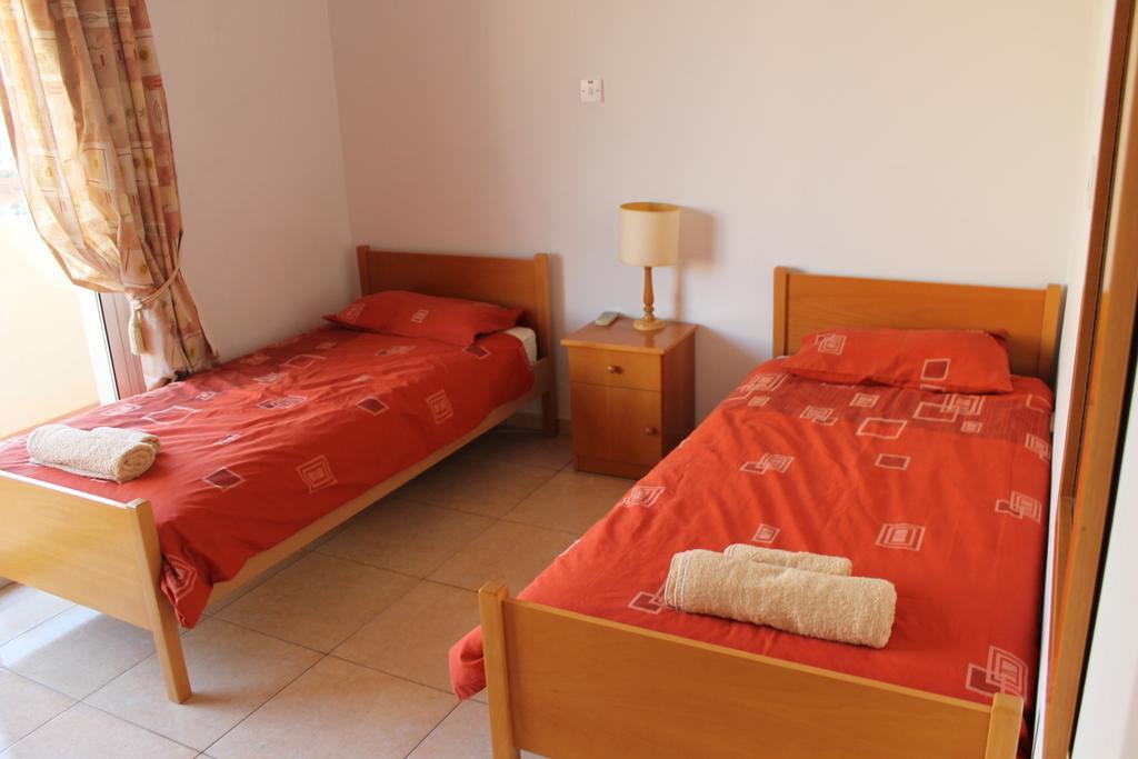 Ferienwohnung Diana Townhouse 2 Paphos Zimmer foto